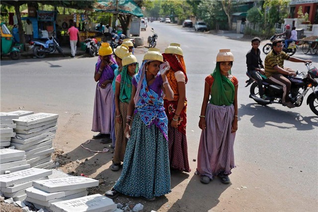 công nhân xây dựng, công trường, điểm trông trẻ, lều tạm bợ