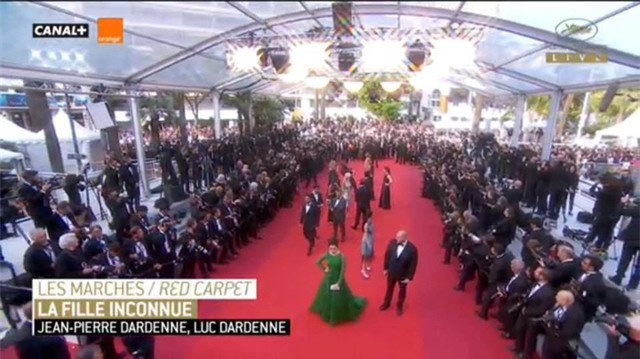 Lý Nhã Kỳ diện đầm xanh lộng lẫy trong ngày thứ 4 tại LHP Cannes - Ảnh 1.