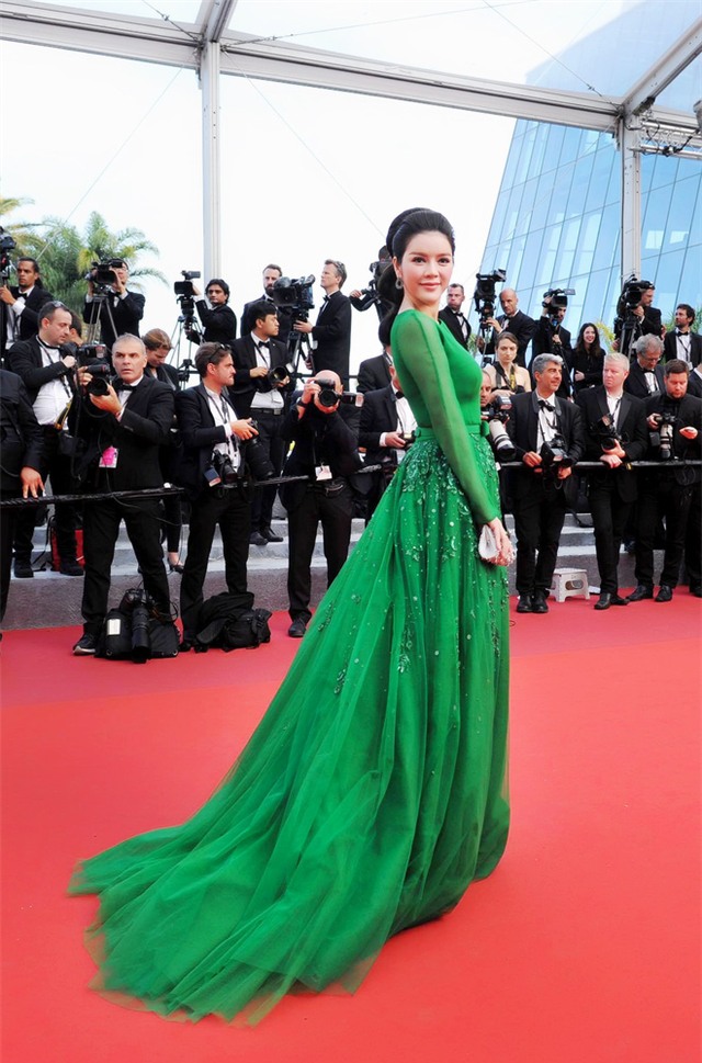 Lý Nhã Kỳ diện đầm xanh lộng lẫy trong ngày thứ 4 tại LHP Cannes - Ảnh 15.