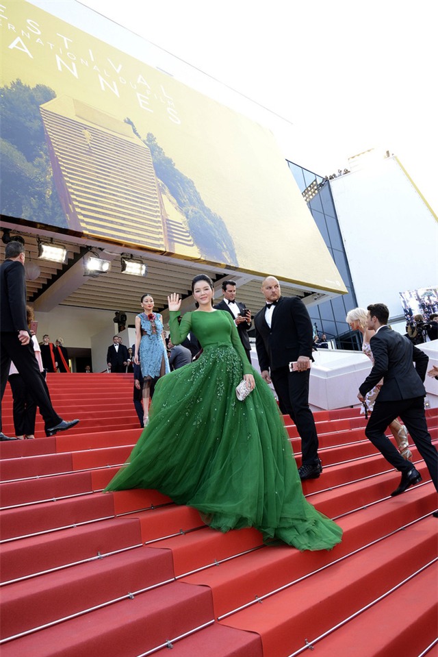 Lý Nhã Kỳ diện đầm xanh lộng lẫy trong ngày thứ 4 tại LHP Cannes - Ảnh 19.