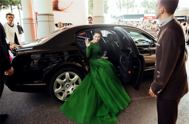 Lý Nhã Kỳ diện đầm xanh lộng lẫy trong ngày thứ 4 tại LHP Cannes - Ảnh 7.