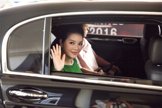 Lý Nhã Kỳ diện đầm xanh lộng lẫy trong ngày thứ 4 tại LHP Cannes - Ảnh 8.