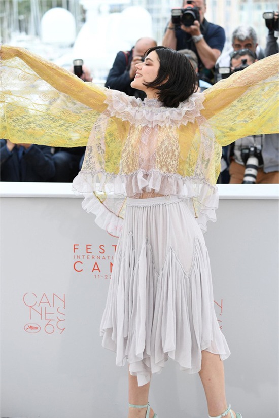 Đây là những bộ cánh xấu tệ tại LHP Cannes 2016 - Ảnh 14.