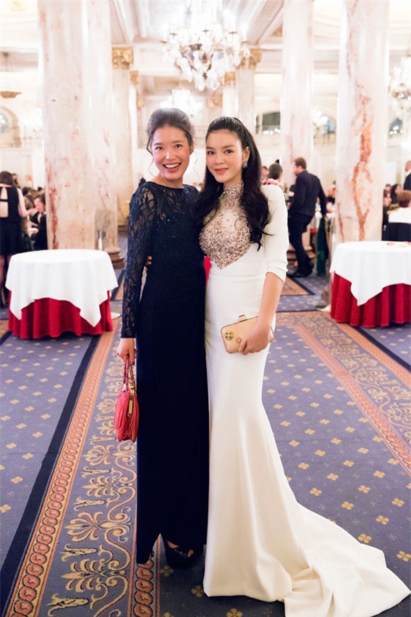 Lý Nhã Kỳ ngồi tiệc Vip tại Cannes 1