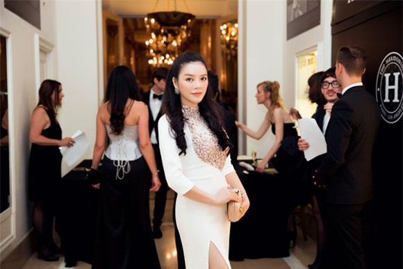 Lý Nhã Kỳ ngồi tiệc Vip tại Cannes 1