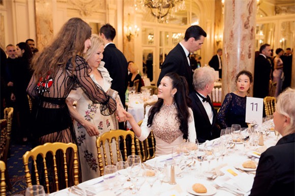 Lý Nhã Kỳ ngồi tiệc Vip tại Cannes 4