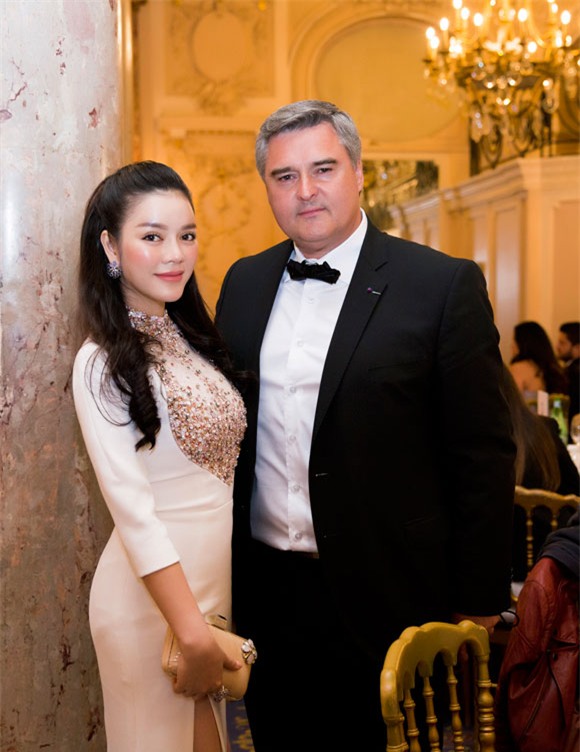 Lý Nhã Kỳ ngồi tiệc Vip tại Cannes 2
