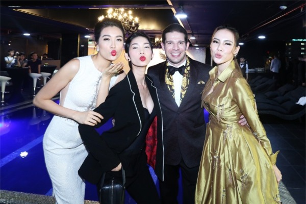 Diễm My 9X khéo khoe vòng một, Chi Pu ngày càng xinh đẹp - Ảnh 9.