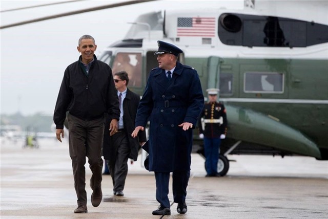 Tong thong Obama roi Washington, len duong toi Viet Nam hinh anh 6