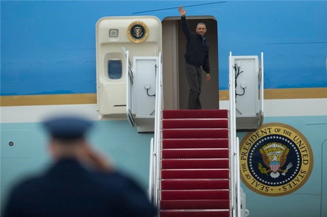 Tong thong Obama roi Washington, len duong toi Viet Nam hinh anh 7