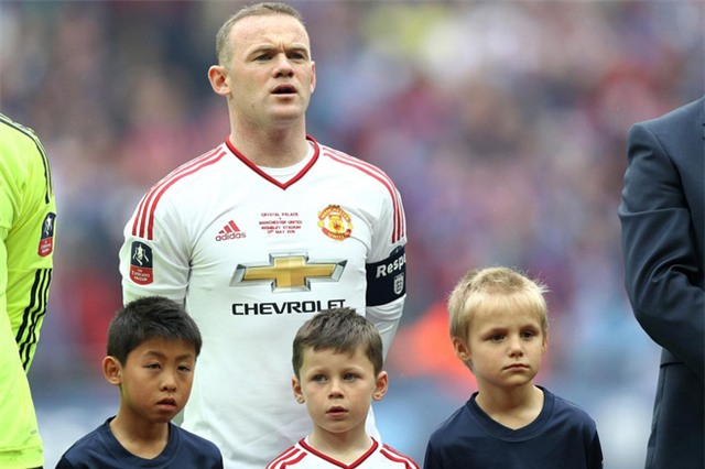 Bi hài ca sĩ hát trước trận chung kết FA Cup quên lời quốc ca - Ảnh 3.