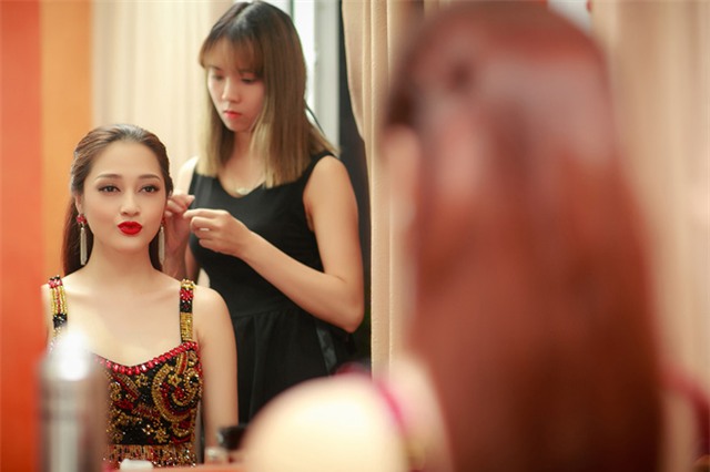 Có ít nhất 6 người phục vụ cho 1 tiết mục của Bảo Anh - Ảnh 3.