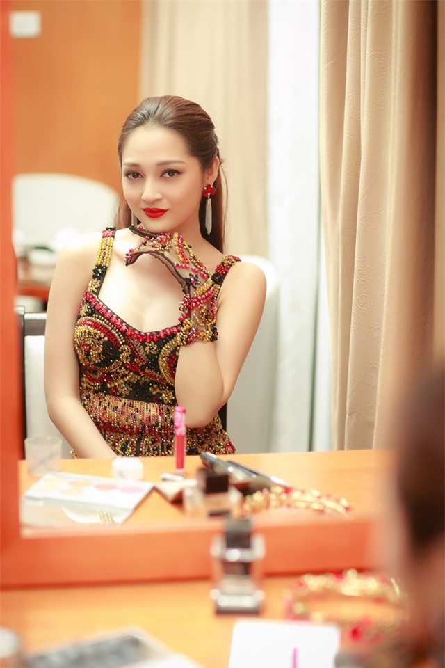 Có ít nhất 6 người phục vụ cho 1 tiết mục của Bảo Anh - Ảnh 5.