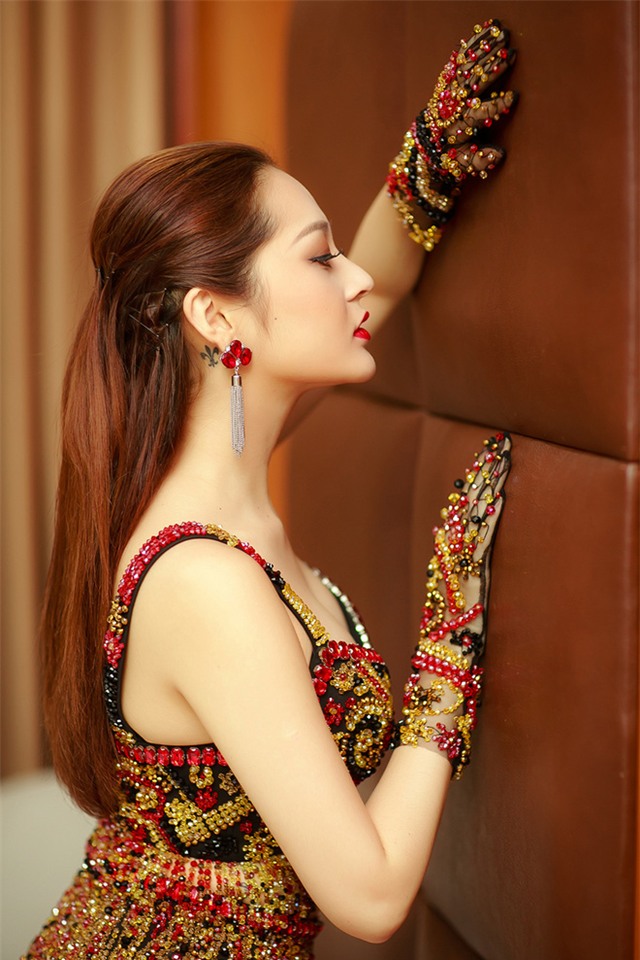 Có ít nhất 6 người phục vụ cho 1 tiết mục của Bảo Anh - Ảnh 6.