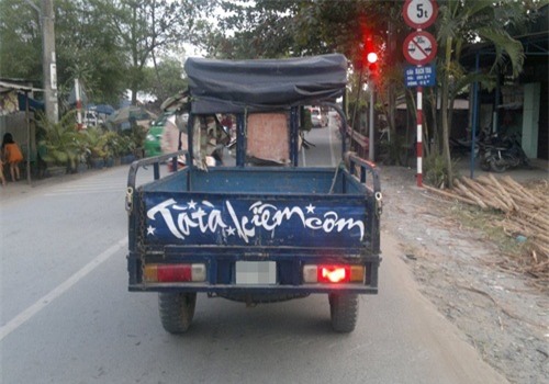 Tà tà kiếm cơm cho qua ngày đoạn tháng.