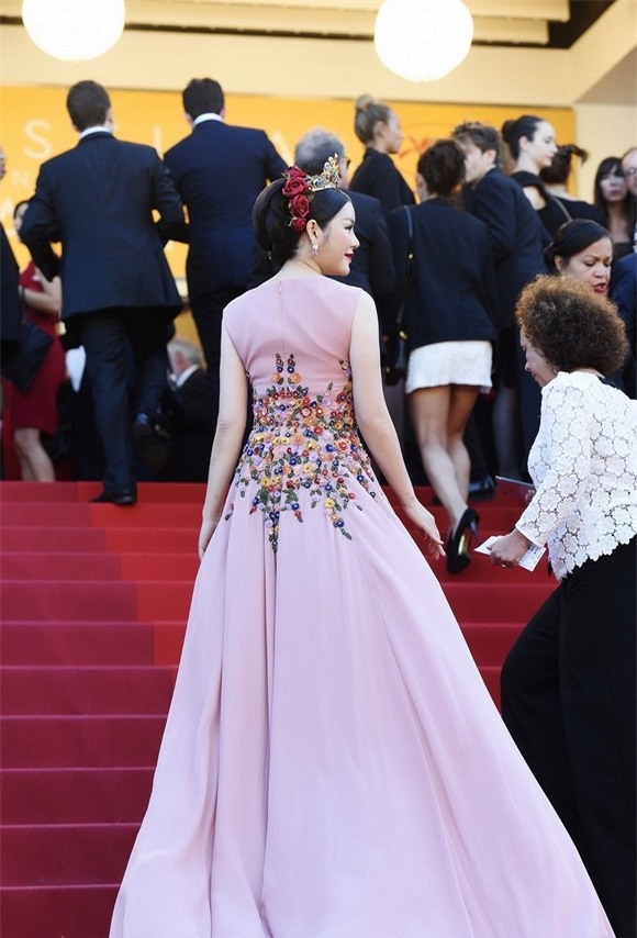 Lý Nhã Kỳ đội vương miện 0