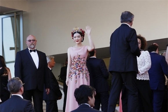 Lý Nhã Kỳ đội vương miện 5