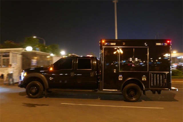 Chiếc xe đặc chủng phục vụ an ninh của đoàn xe đón Tổng thống Obama