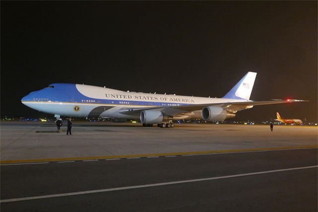 Không lực Một (Air Force One) - chuyên cơ của Tổng thống Mỹ Barack Obama đã đáp xuống sân bay Nội Bài lúc 21h30 tối 22/5.