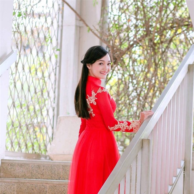 Tiết lộ danh tính của cô gái Việt xinh đẹp tặng hoa ông Obama - Ảnh 4.