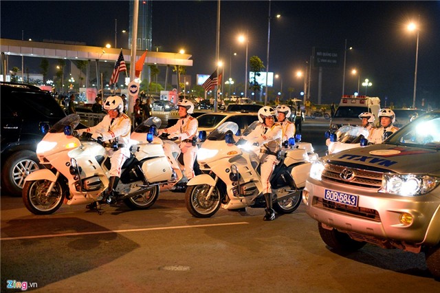 Doan xe dac chung don Tong thong Obama tai Ha Noi hinh anh 1