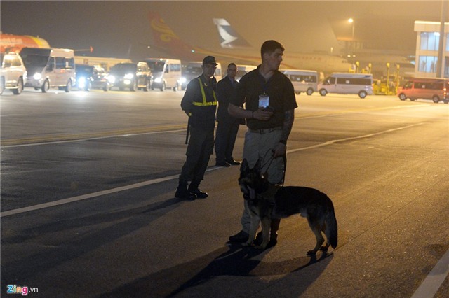 Doan xe dac chung don Tong thong Obama tai Ha Noi hinh anh 5