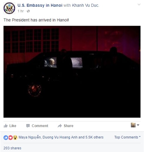 Dan mang cap nhat tung phut Tong thong Obama den Viet Nam hinh anh 3