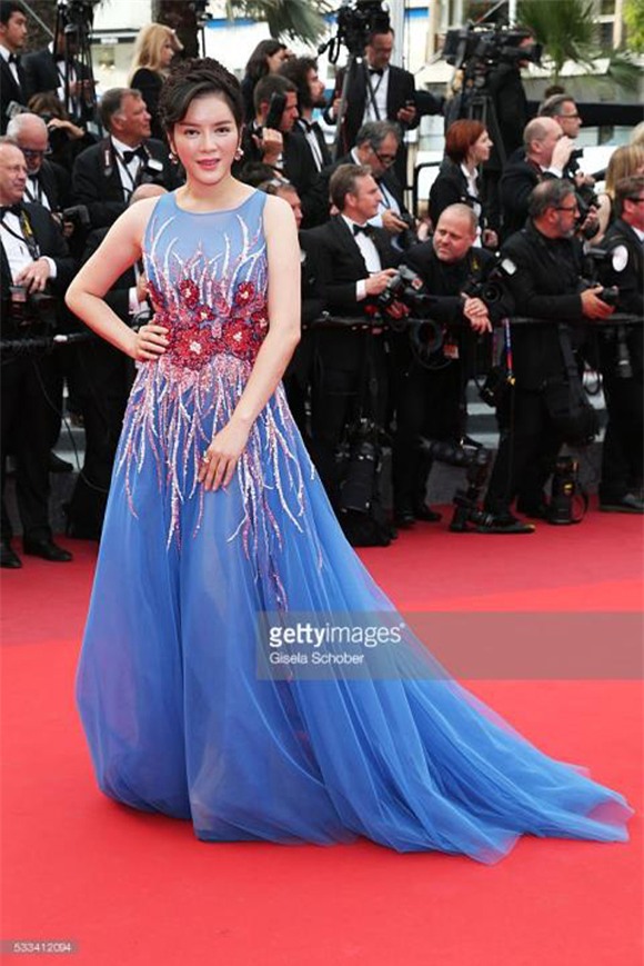 Lý Nhã Kỳ diện đầm xanh mướt 2