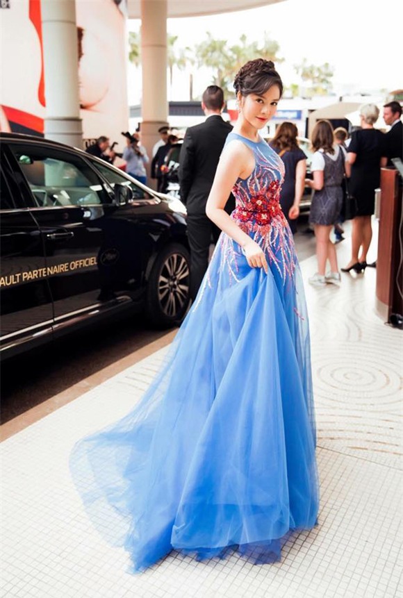 Lý Nhã Kỳ diện đầm xanh mướt 3