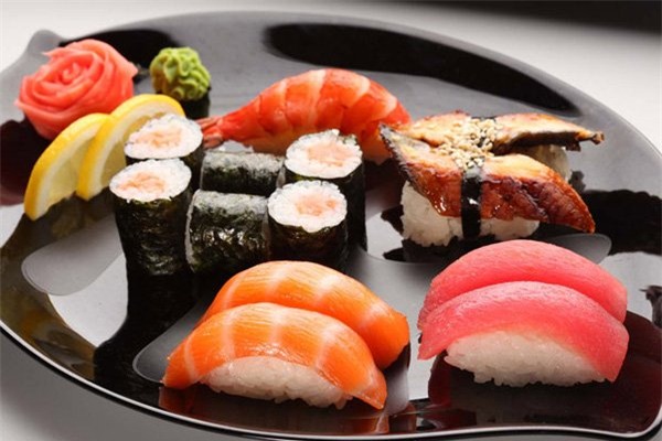 sushi, sự thật đằng sau miếng sushi, giết chết cá ngừ