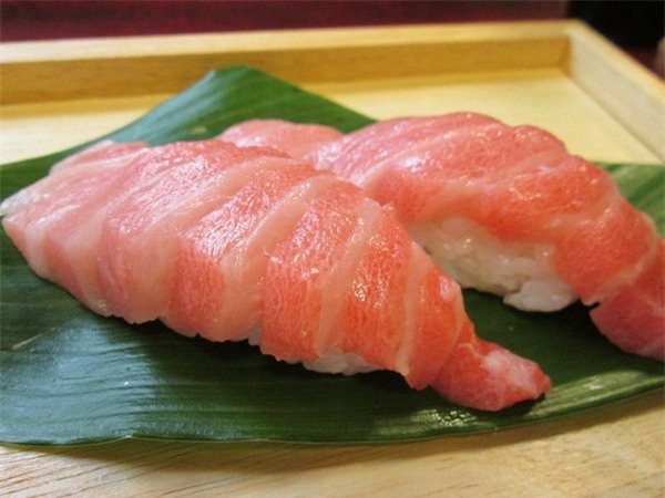 sushi, sự thật đằng sau miếng sushi, giết chết cá ngừ