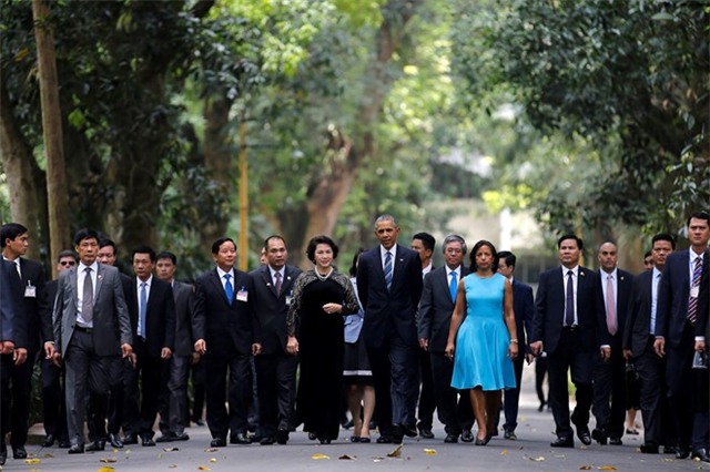 Buoi sang tat bat cua Tong thong My tai Ha Noi hinh anh 6