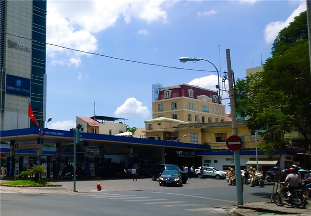 Cadillac One cua Tong thong My di nap nhien lieu o Sai Gon hinh anh 2