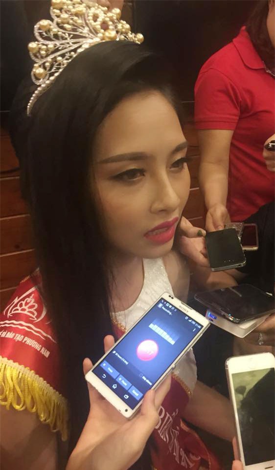 Hoa hậu Biển Việt Nam bật khóc trước nghi vấn mua giải - Ảnh 2.