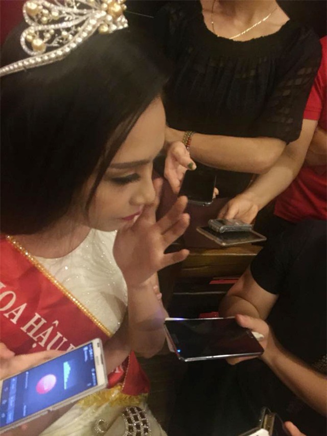 Hoa hậu Biển Việt Nam bật khóc trước nghi vấn mua giải - Ảnh 3.