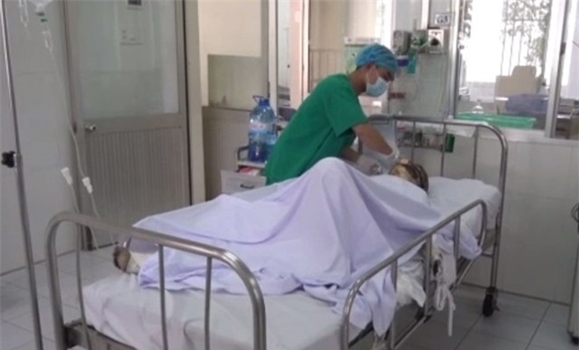 Nguoi me do xang tu thieu cung 2 con da tu vong hinh anh 1