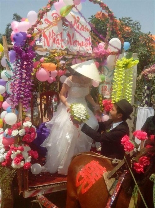 Dam cuoi ruoc dau bang xe ngua keo doc dao o Ha Tinh hinh anh 1