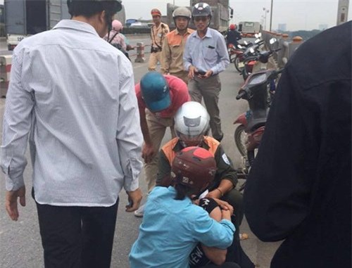 vu nhay xuong song truoc mat ban gai: de doa gia dinh hinh anh 1