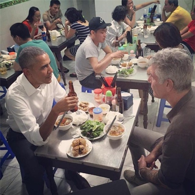 hinh anh obama an bun cha o ha noi tran ngap tren bao nuoc ngoai hinh anh 1