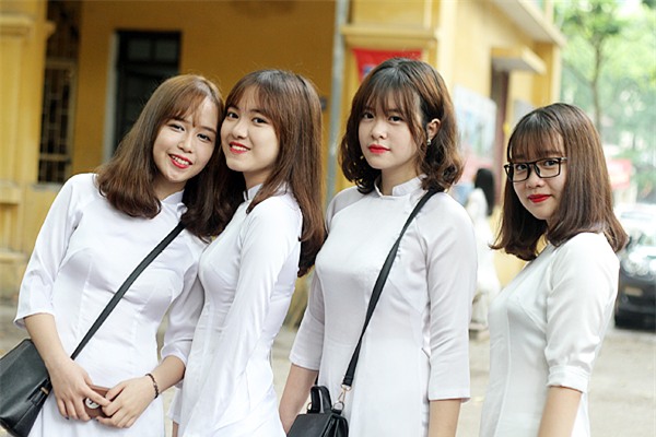 Từ lâu, trường THPT Phan Đình Phùng đã có tiếng là ngôi trường của nhiều học sinh vừa nhiều thành tích cao, vừa có vẻ đẹp ngoại hình ấn tượng