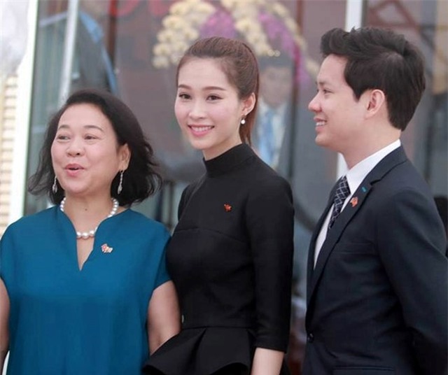 Hoa hau Thu Thao va ban trai rang ro don Tong thong Obama hinh anh 1