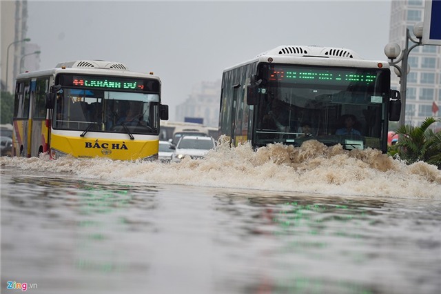 Ha Noi ngap sau sau con mua lon nhat tu dau nam hinh anh 2