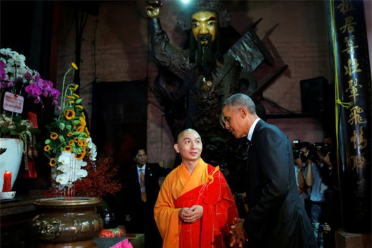 Câu nói bất ngờ của ông Obama trong chùa Ngọc Hoàng - Ảnh 1.