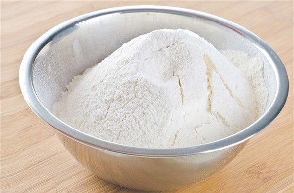 Xóa sạch mụn đầu trắng bằng mặt nạ bột gạo và nước hoa hồng