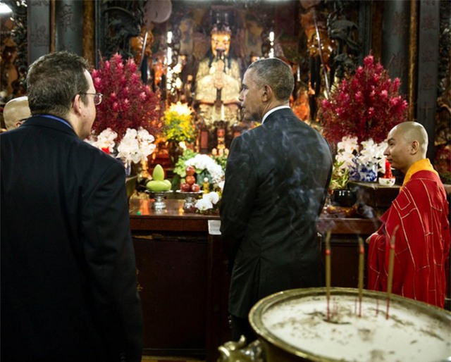 Những hình ảnh ấn tượng nhất của Tổng thống Obama trong 3 ngày ở Việt Nam - Ảnh 12.