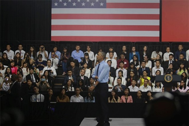 Những hình ảnh ấn tượng nhất của Tổng thống Obama trong 3 ngày ở Việt Nam - Ảnh 14.