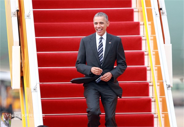 Những hình ảnh ấn tượng nhất của Tổng thống Obama trong 3 ngày ở Việt Nam - Ảnh 7.
