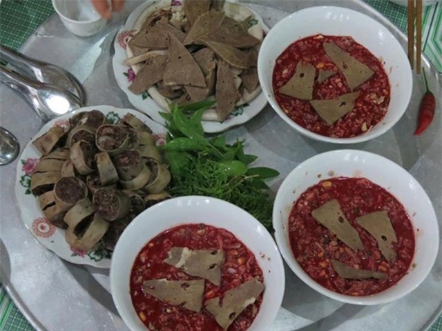 Tu vong sau khi an tiet canh, long lon hinh anh 1