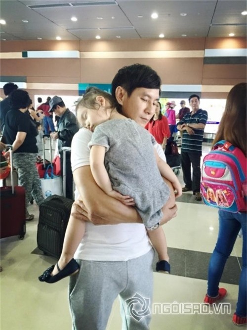 nhóc tỳ nhà sao ngủ với bố 3