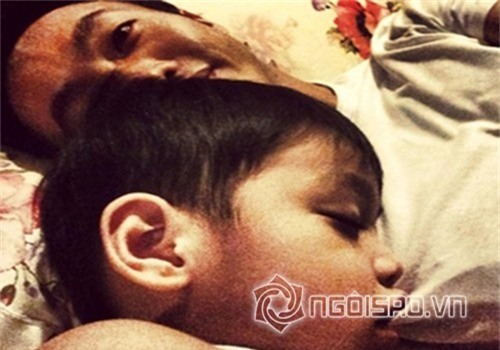 nhóc tỳ nhà sao ngủ với bố 15